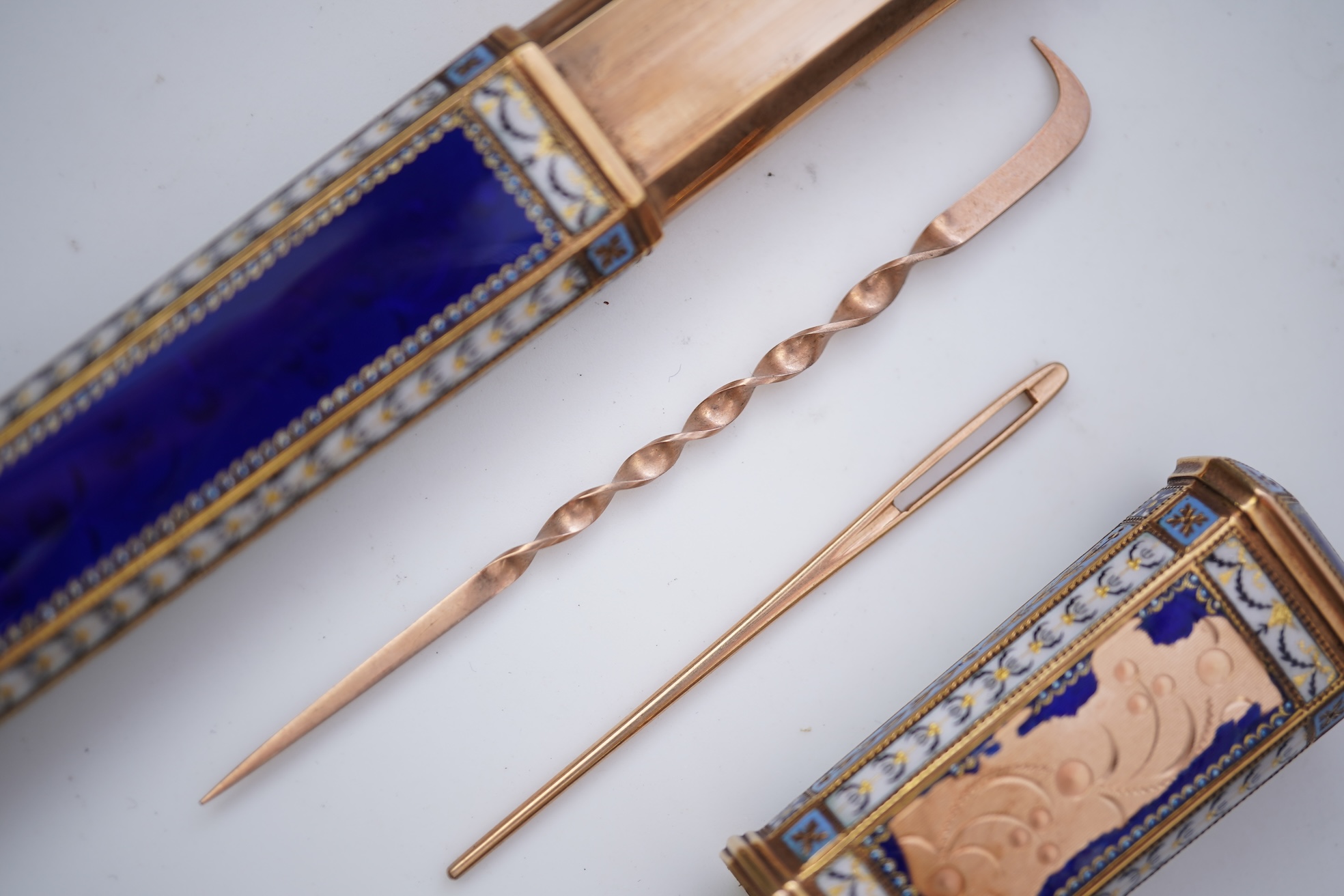 A gold and enamel etui case, probably Swiss, late 18th-19th century